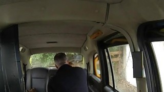 在乡下的小农舍里 随便找个地方就开战了\"